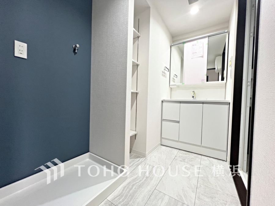 使いやすい機能が備えられた清潔感溢れる洗面空間。収納も充実しています。
