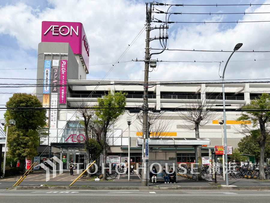 イオン駒岡店は徒歩約2分の距離で毎日の便利な暮らしが叶います。