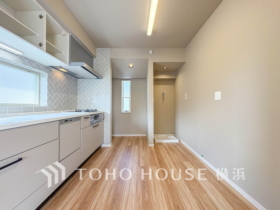 プライベートスペースを彩るインテリアとしての美と、快適な日常を支える機能性と強さが、ひとつになったキッチンです。