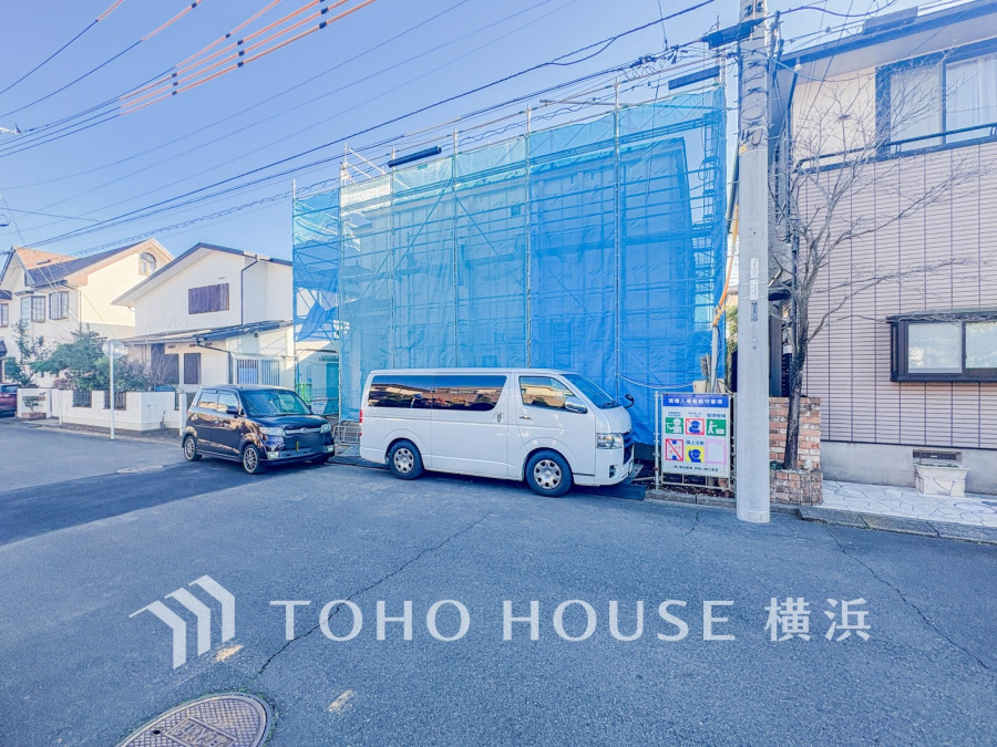 商業施設が揃う駅前でショッピング、翠潤う公園は憩いのスペース。多彩な表情を見せるスポットが混在するエリアは、何気ない日常をより豊かなものへと誘います。（2026年1月撮影）