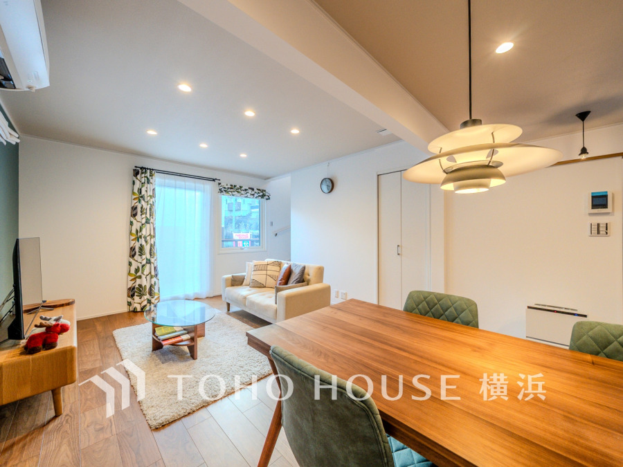 和やかで洗練された空間の演出。寛ぎとコミュニケーションを育む居心地のよい場所。