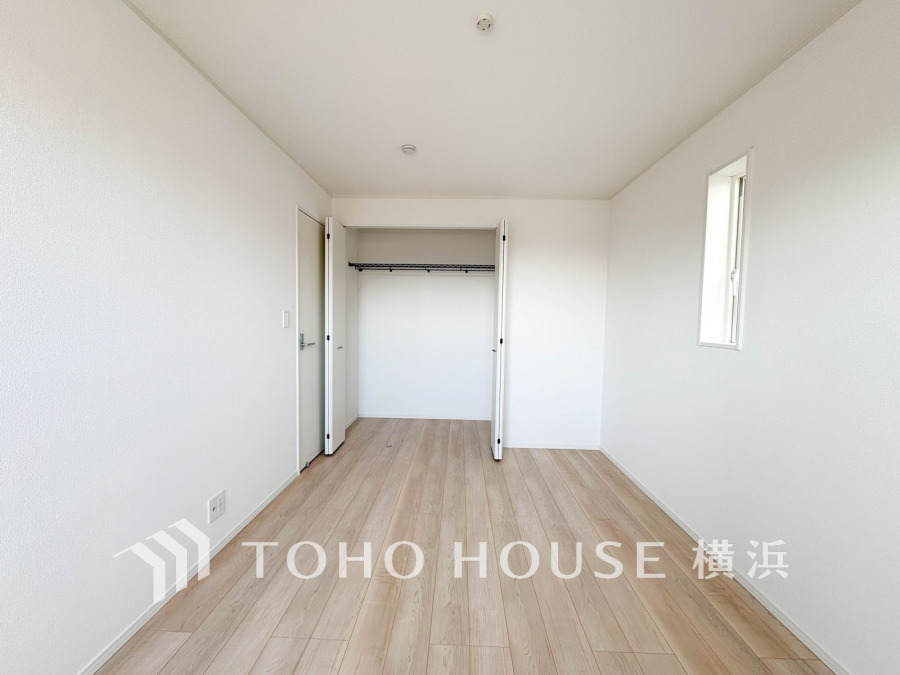 快適に過ごす条件は、一人ひとり違います。飾リ過ぎないシンプルな内装と偏り過ぎないデザインで統一しております。居住していく中でオーナー様だけの【マイホーム】に創り上げて下さい。