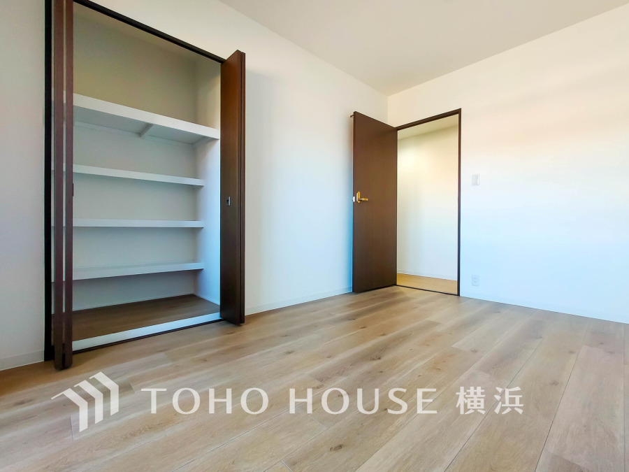 過ぎ行く時間をゆったりと感じることができる落ちついたプライベートルーム。リビングで楽しく過ごした後はゆっくり寛ぎの時間を満喫できます。静かな環境でリラックスタイムを愉しんで。