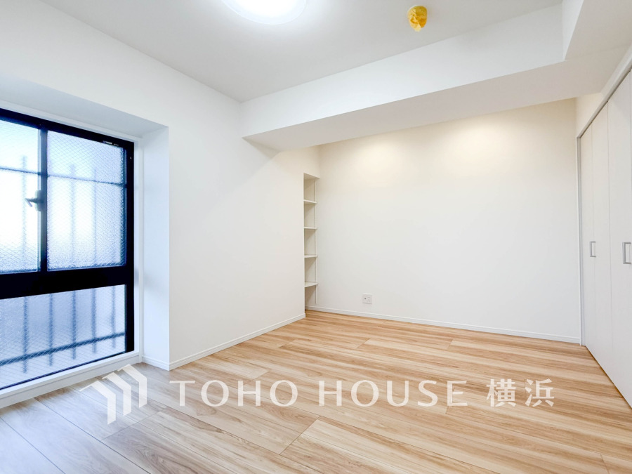 過ぎ行く時間をゆったりと感じることができる落ちついたプライベートルーム。リビングで楽しく過ごした後はゆっくり寛ぎの時間を満喫できます。静かな環境でリラックスタイムを愉しんで。