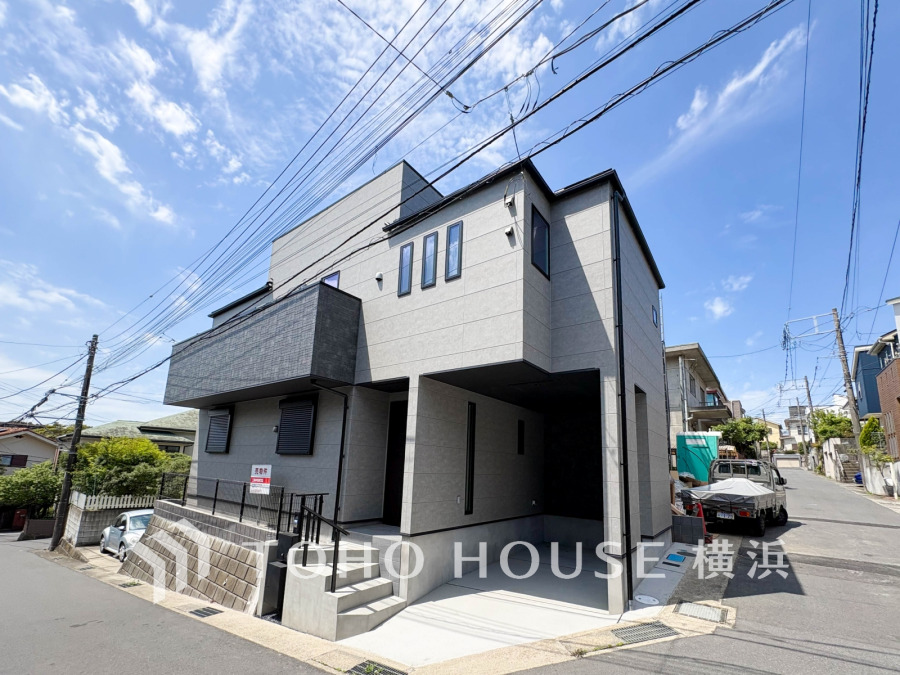 街に溶け合う美しい景観を生み出しているにも関わらず、採光や風通しを考えて設計された間取り。外観だけでなく、そこに住まうご家族の心地よさが最優先されますように。 