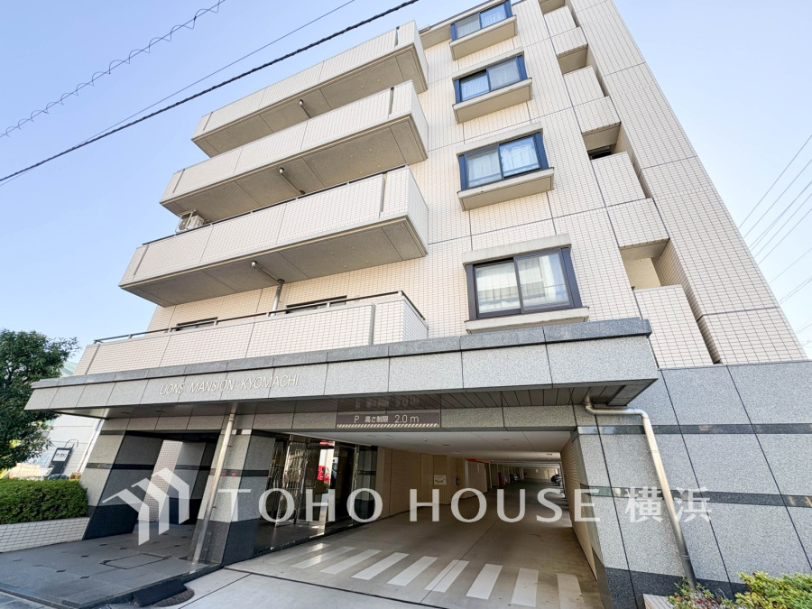 街に溶け合う美しい景観を生み出しているにも関わらず、採光や風通しを考えて設計された間取り。外観だけでなく、そこに住まうご家族の心地よさが最優先されますように。 