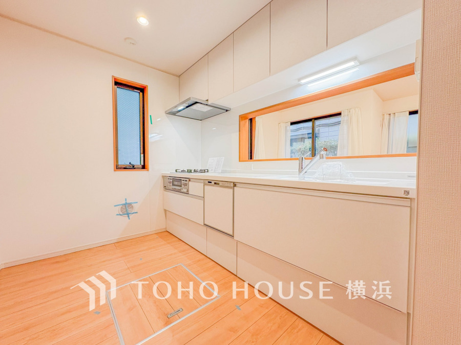 新規交換されたキッチンは、食洗機・浄水器付き。美しさと機能性が一つになったキッチンです。
