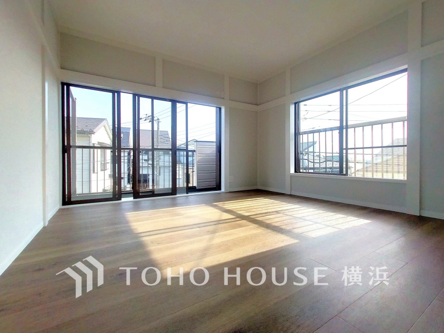 ２面採光の明るく爽やかな空間。プライベートな自分時間を快適に過ごせるゆとりあるお部屋です。
