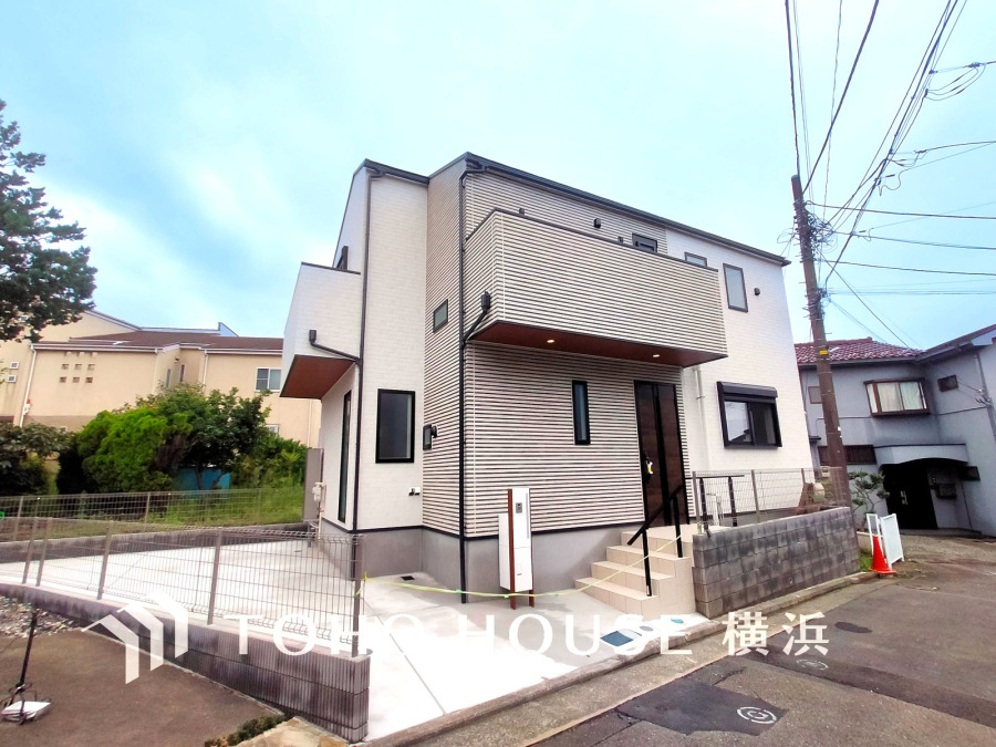 風を感じ青い空から太陽の恵みを感じる温もり溢れる佇まい。住む人を映し出す洗練された佇まいは、いつまでも輝き続けながらいつしか街の風景に溶け込んでいきます。