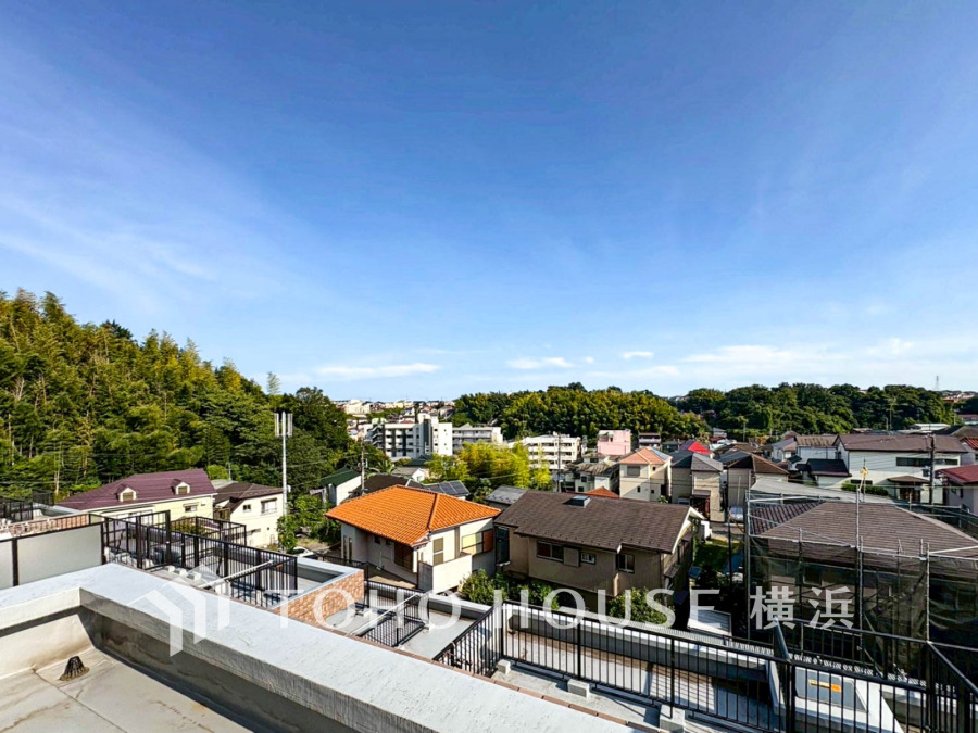 この開放感ある眺望と共に閑静な住宅街の季節感を演出する四季折々の変化を楽しめる心地よい場所となることでしょう。