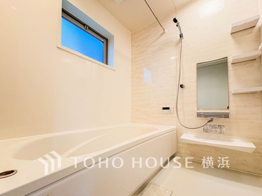 掃除のしやすさ・収納の便利さなど、おふろを使う人、お手入れする人、みんなにとっての「しあわせ性能」を追求したバスルームを採用いたしました。