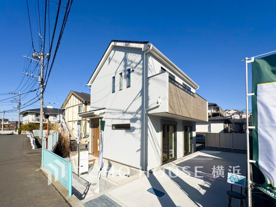 住む人を映し出す洗練された佇まいは、いつまでも輝き続けながらいつしか街の風景に溶け込んでいきます。