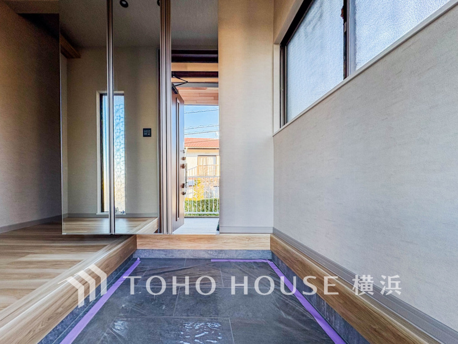 居住者の帰り、訪れる方を優しく迎え、やすらぎに満ちた生活空間を予感させる。健やかな暮らしを楽しめそう。