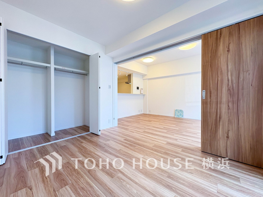 快適に過ごす条件は、一人ひとり違います。飾リ過ぎないシンプルな内装と偏り過ぎないデザインで統一しております。居住していく中でオーナー様だけの【マイホーム】に創り上げて下さい。