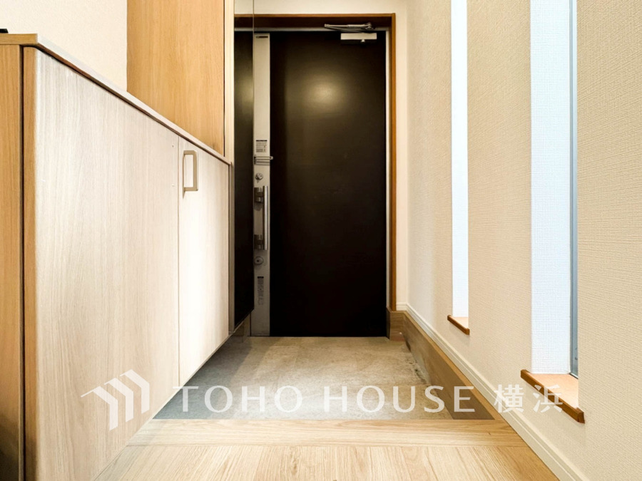 居住者の帰り、訪れる方を優しく迎え、やすらぎに満ちた生活空間を予感させる。健やかな暮らしを楽しめそう。