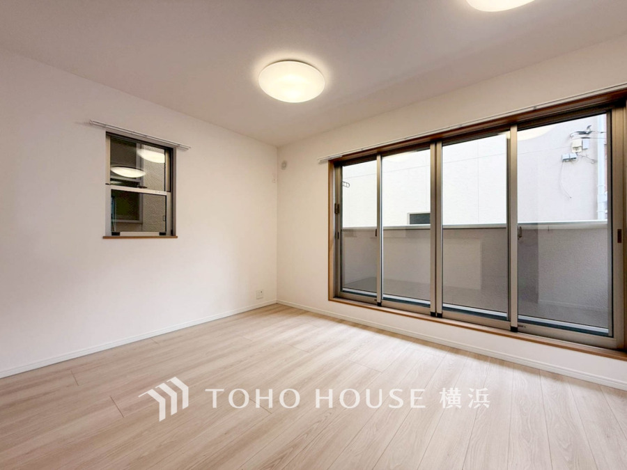 1日の疲れを癒し、心地よく寛げるようゆったりとした広さを確保しています。プライベートタイムをより優雅に穏やかに…。落ち着いた雰囲気を紡ぎます。