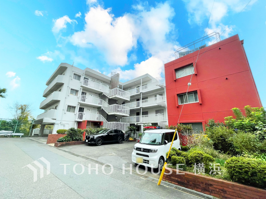 時代が流れても変わらぬ価値、長年の積み重ねがあるからこそのやすらぎを感じる佇まい。どこかノスタルジックでありながら、未来へも続くあたたかな景観は、落ち着きと安心感を感じられることでしょう。