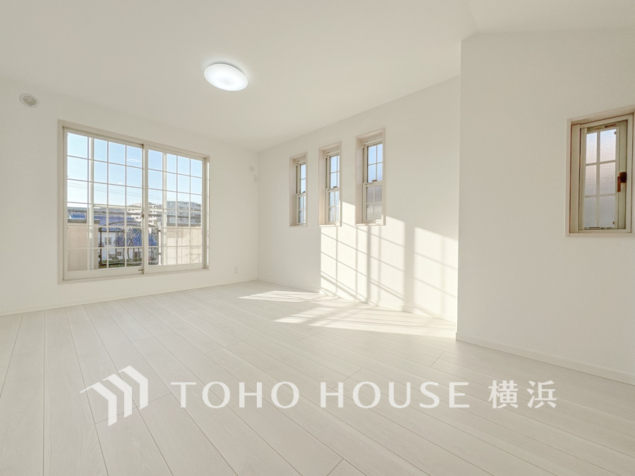 快適に過ごす条件は、一人ひとり違います。飾リ過ぎないシンプルな内装と偏り過ぎないデザインで統一しております。居住していく中でオーナー様だけの【マイホーム】に創り上げて下さい。