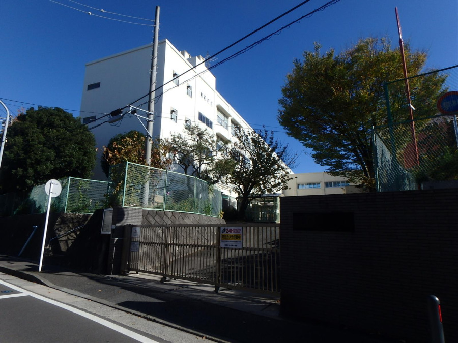横浜市立馬場小学校　約350ｍ
