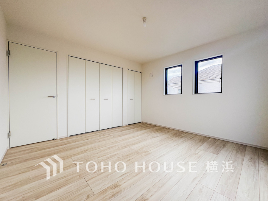 家族一人ひとりの大切なプライベート空間。趣味・感性で自由に演出できるよう、シンプルに仕上げた空間。暮らし心地を大きく左右する収納を、適材適所に配置し、使い勝手にも考慮しました。