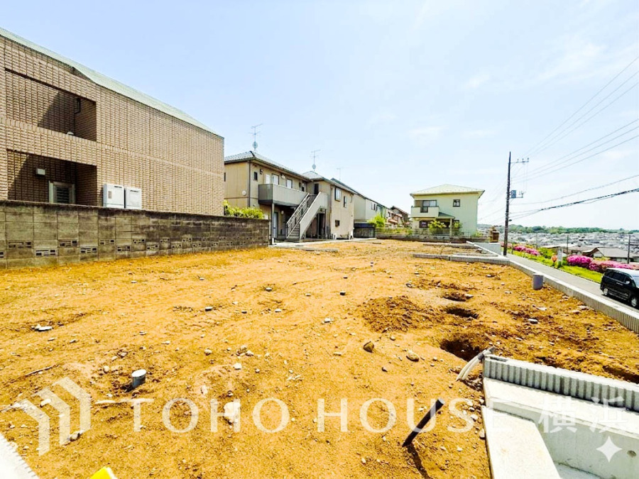【2026年4月撮影】忙しく過ぎゆく日常を置き去るほど、ゆったりした時間が流れる住環境。『快適』は「家」と「街」と「環境」が調和した時に訪れるだと改めて感じさせてくれます。ここに住む「贅沢」を感じて下さい。