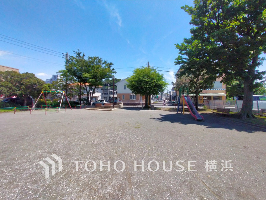 鳶崎公園まで　約230ｍ