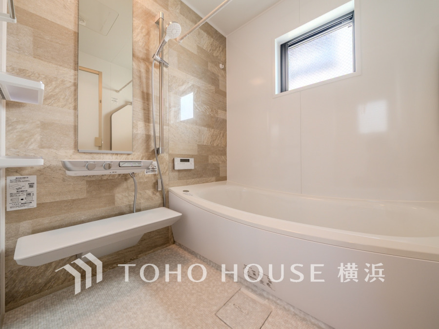 1日の疲れを取り心身を癒すことができる住まいの中のリラクゼーション空間、バスルーム。心からゆったりと寛いでいただけるよう、ゆとりのスペースを確保しています。