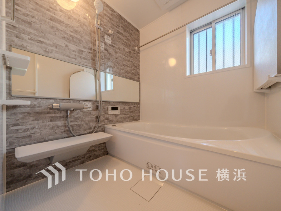 1日の疲れを取り心身を癒すことができる住まいの中のリラクゼーション空間、バスルーム。心からゆったりと寛いでいただけるよう、ゆとりのスペースを確保しています。