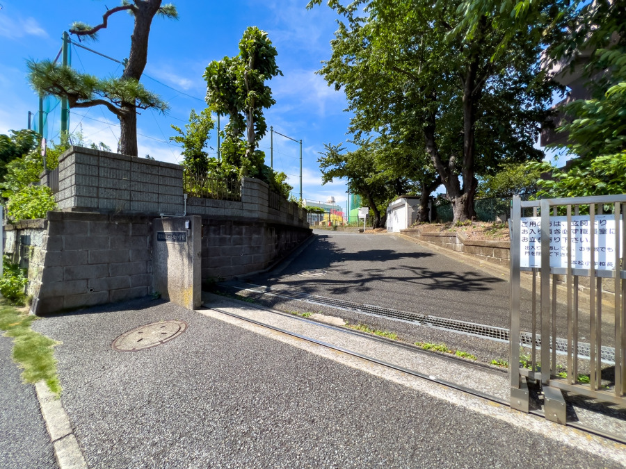 横浜市立一本松小学校　約400ｍ