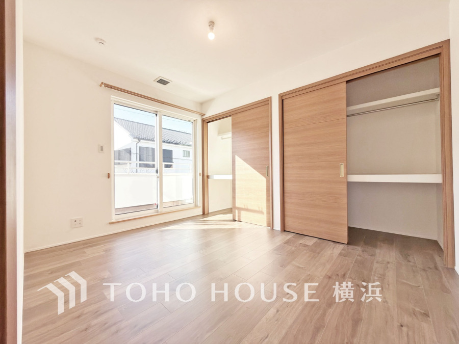 過ぎ行く時間をゆったりと感じることができる落ちついたプライベートルーム。リビングで楽しく過ごした後はゆっくり寛ぎの時間を満喫できます。静かな環境でリラックスタイムを愉しんで。