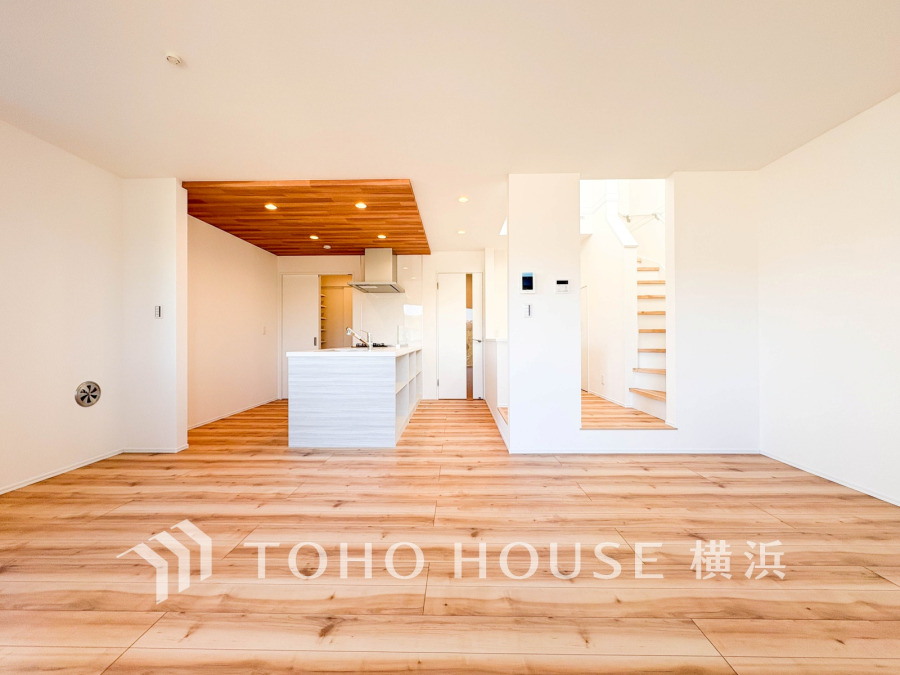 オープンでのびやかな空間を生み出す、こだわりの「広がり」と「ゆとり」。家族と過ごす時間を大切にした住空間♪