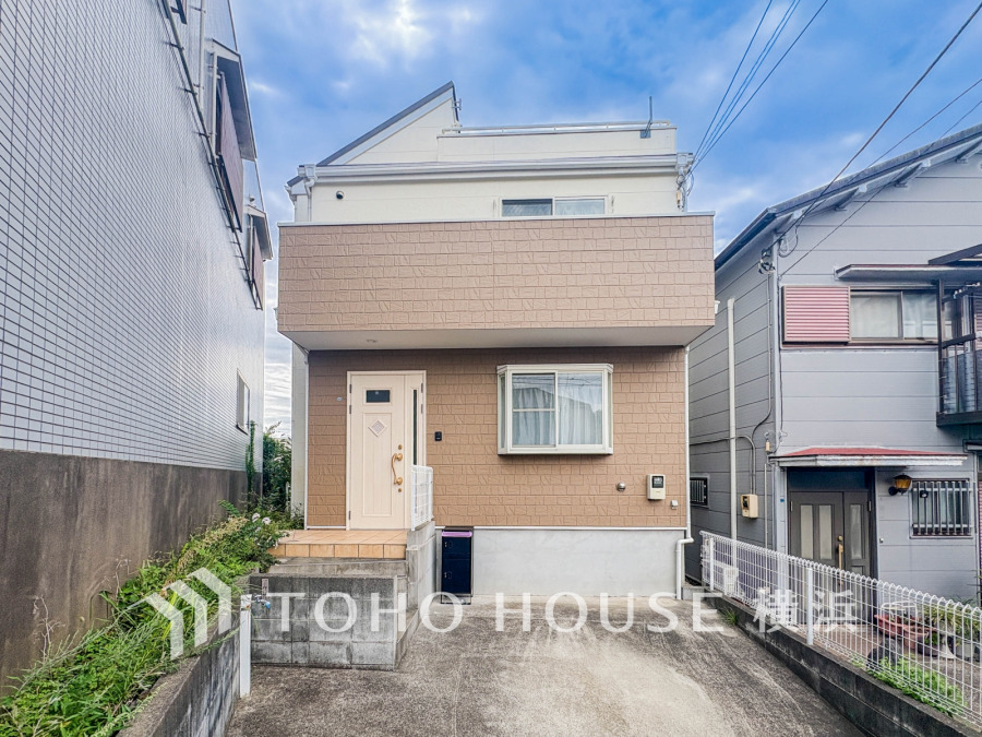 住む人を映し出す洗練された佇まいは、いつまでも輝き続けながらいつしか街の風景に溶け込んでいきます。