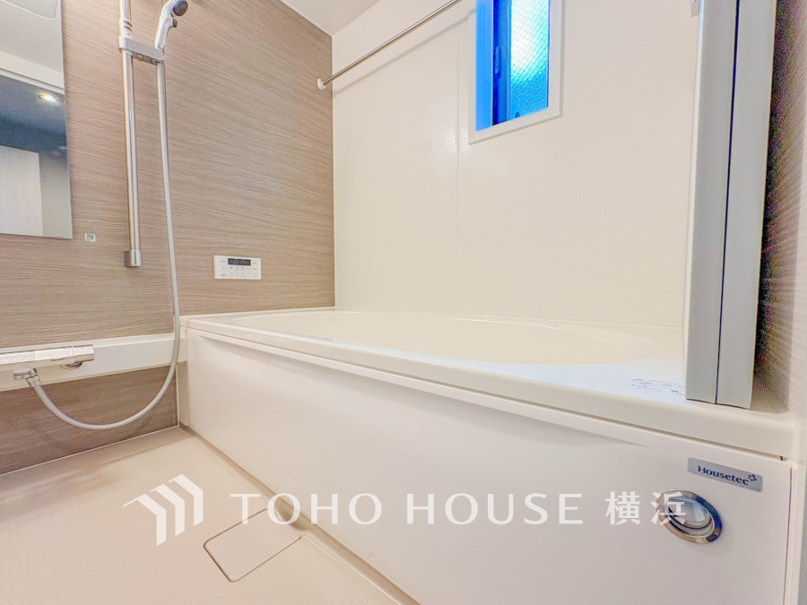 掃除のしやすさ・収納の便利さなど、おふろを使う人、お手入れする人、みんなにとっての「しあわせ性能」を追求したバスルームを採用いたしました。