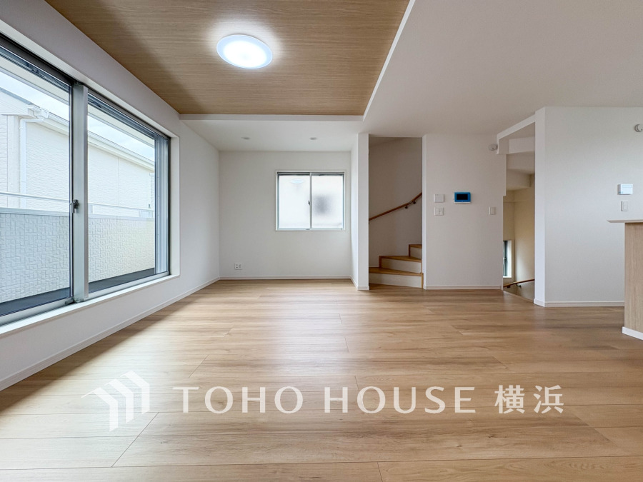 開放的な広さと多面採光がもたらす、光溢れ豊かな居住空間はこの住まいのクオリティを感じさせてくれます。豊かな時間が流れるこの場所に暮す喜び