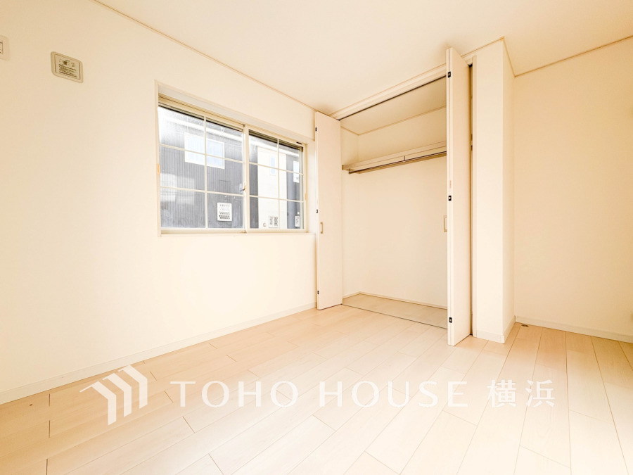 採光もアクセントの一つとして。プライベートルームにはやさしい光が射し込んでいて、この明るい好みの空間で読書をしたり、音楽を聞いたりと一人の時間も充実したものにできます。