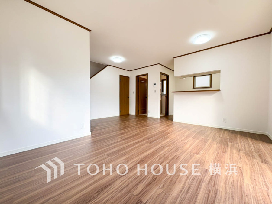 光と風があふれる開放的なリビングダイニングには自然と家族みんなが集まってきます。明るく穏やかな空気のなかで飲んだり、食べたり、笑ったり。