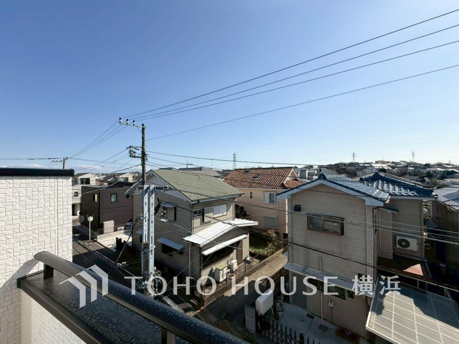 この開放感ある眺望と共に閑静な住宅街の季節感を演出する四季折々の変化を楽しめる心地よい場所となることでしょう。