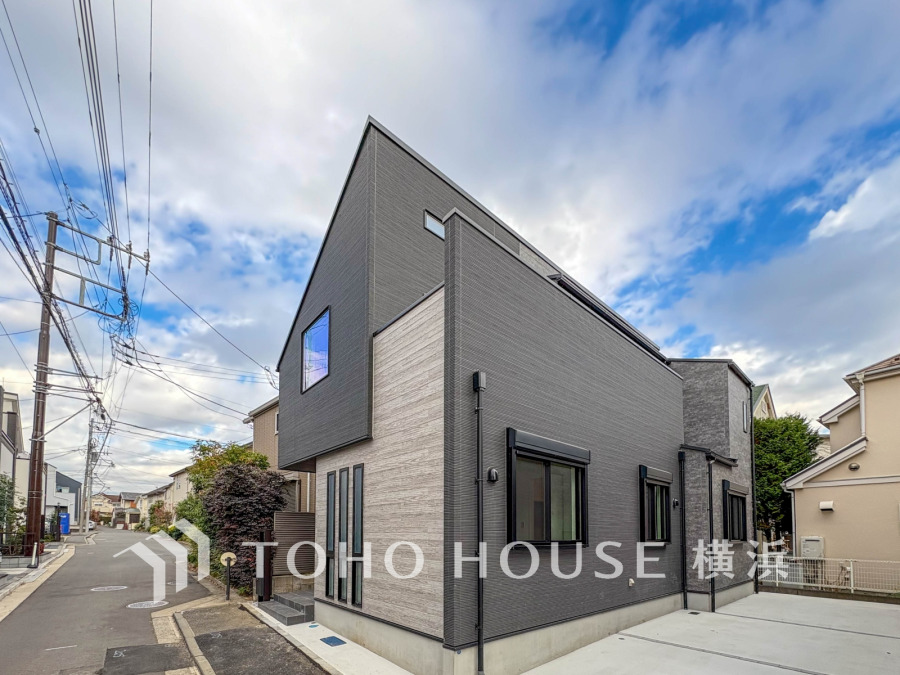 カースペース2台分を確保（車種によります）したゆとりある敷地に建つ上質な邸宅。