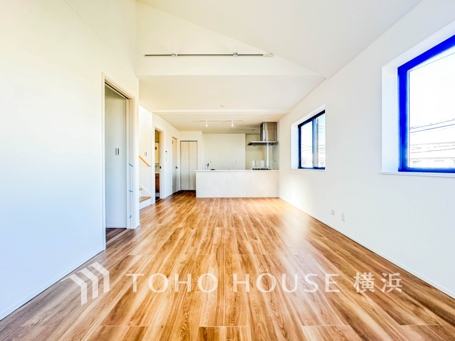 太陽の恵みを受けた明るい空間。吹きぬける風を感じながら爽やかで風通しの良い暮らしが叶います。
