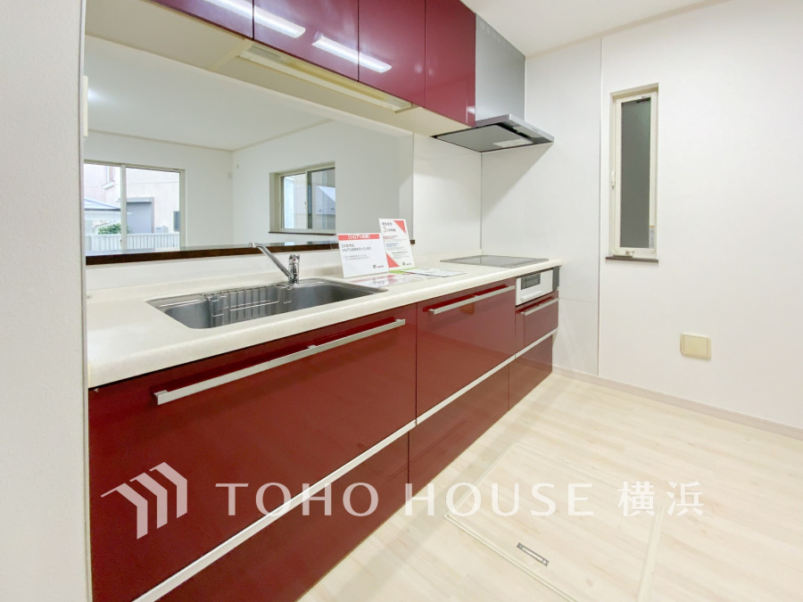 使い勝手の良い設備のキッチンで効率よくお料理もできます。食する料理に家族が舌鼓を打ち自然と笑いが絶えない空気感がそこに広がります。自慢の腕をふるってください。