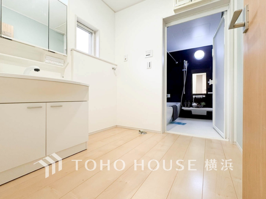 一日の始まりと終わりを心地よく演出してくれる、多彩な機能が備えられたパウダールーム。心地よいリフレッシュ空間です。
