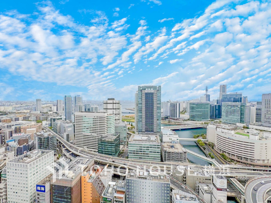 開放感があり、遮るものもなく気持ちのいい景色が広がります。お部屋にも爽やかな風と暖かく柔らかな日差しが差し込み、毎日の暮らしを豊かに彩ります。