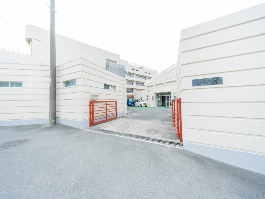 横浜市立平楽中学校　約500ｍ