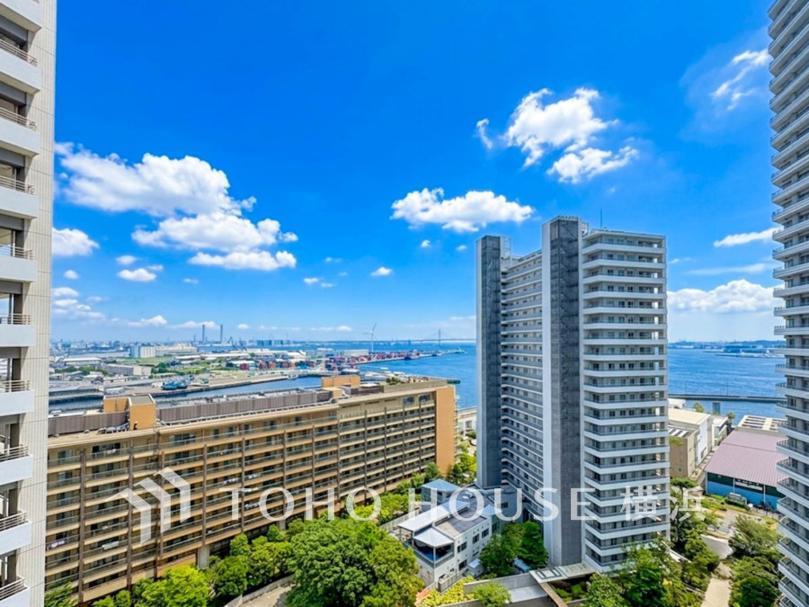 この開放感ある眺望と共に閑静な住宅街の季節感を演出する四季折々の変化を楽しめる心地よい場所となることでしょう。