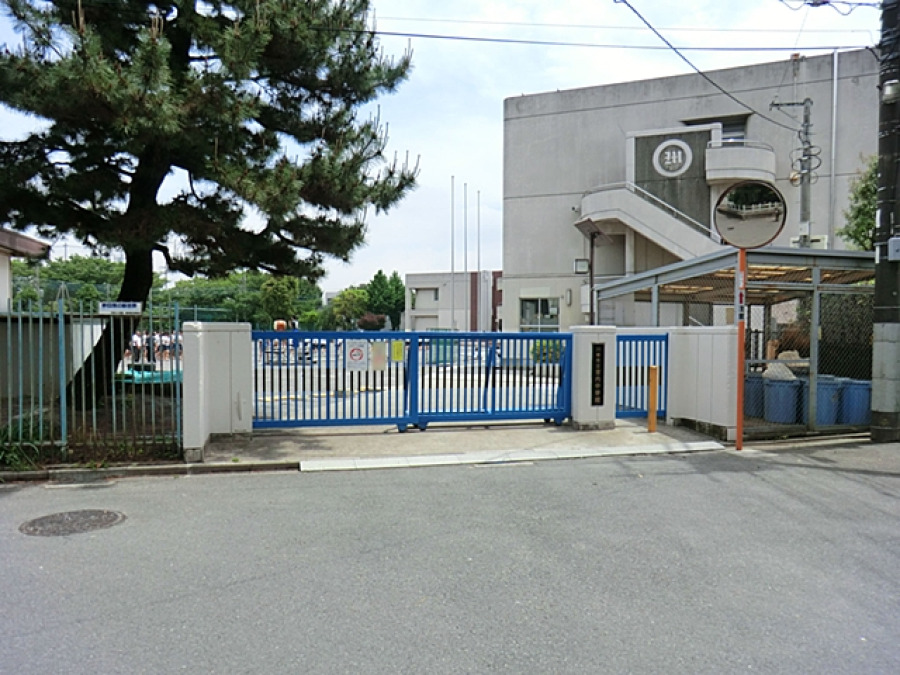 川崎市立宮内中学校まで約350m。