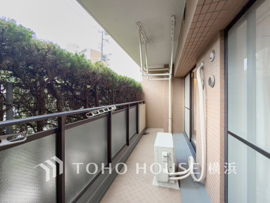 ずっと太陽を感じる事ができるのは、遮るものが視界に無いから。彼方に広がる風景が絵画のように広がります。