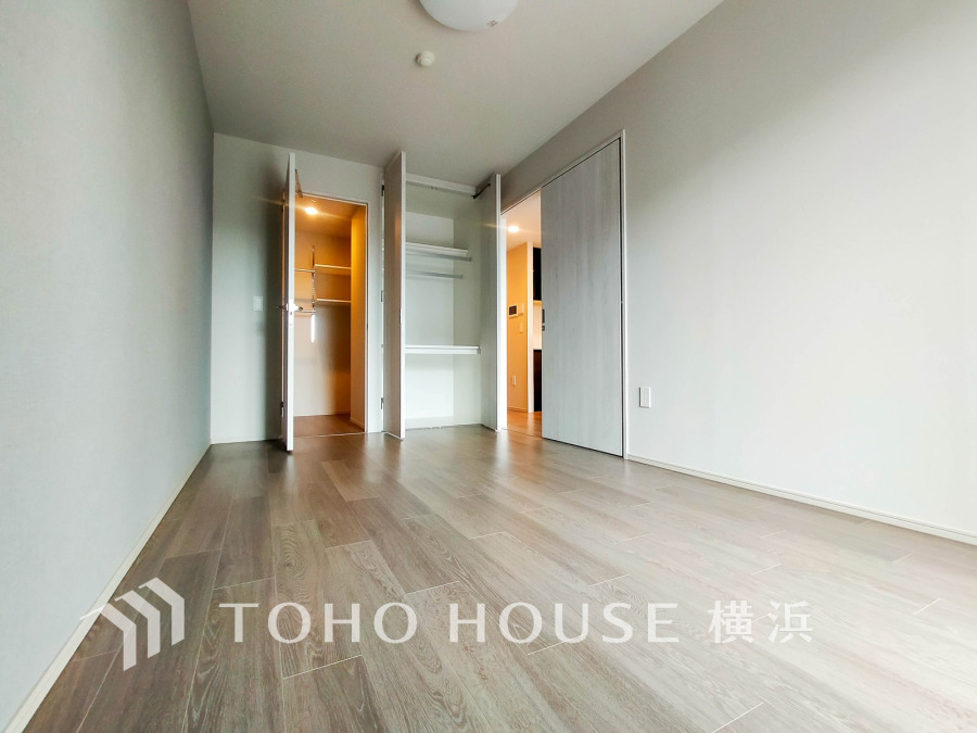 過ぎ行く時間をゆったりと感じることができる落ちついたプライベートルーム。リビングで楽しく過ごした後はゆっくり寛ぎの時間を満喫できます。静かな環境でリラックスタイムを愉しんで。