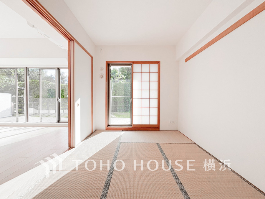 和室は有るだけでも落ち着く空間ですが、 「家族団らん」 「来客時の客間」「赤ちゃんのお昼寝」等々多目的なスペースとして活用出来る便利な空間です。