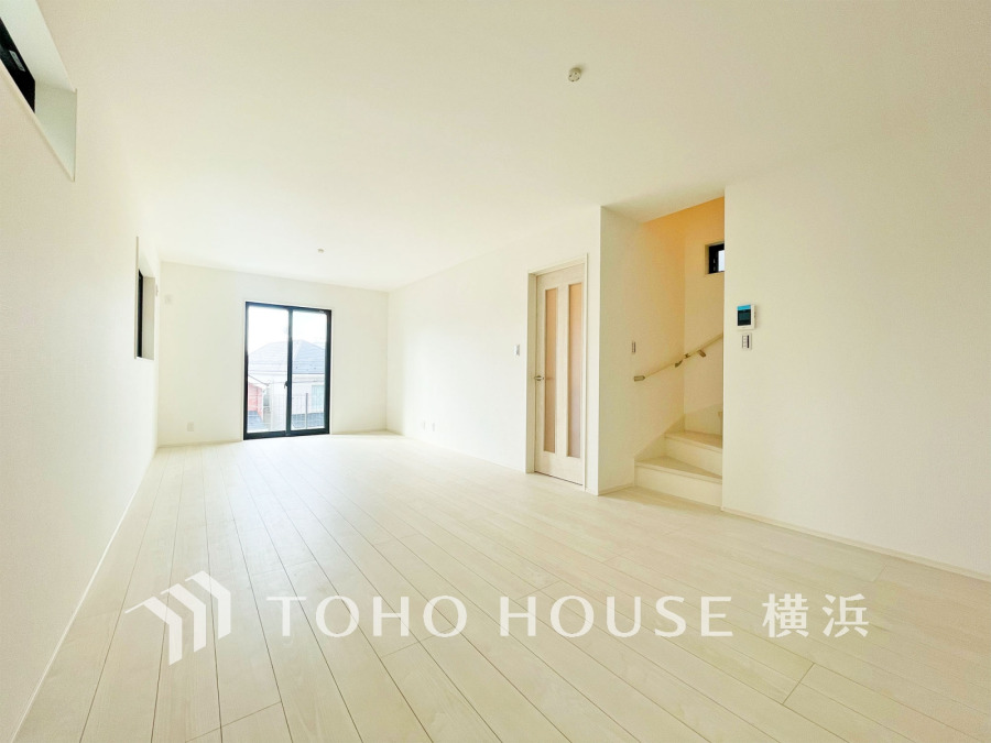 太陽の恵みを受けた明るい空間。吹きぬける風を感じながら爽やかで風通しの良い暮らしが叶います。
