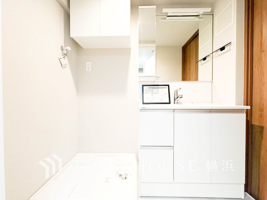 新規交換された洗面化粧台は美しく使いやすい機能が備えられています。
